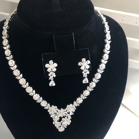 Bridal Cubic Zirconia AAAAA Jewelry Set - Picture 2 of 5